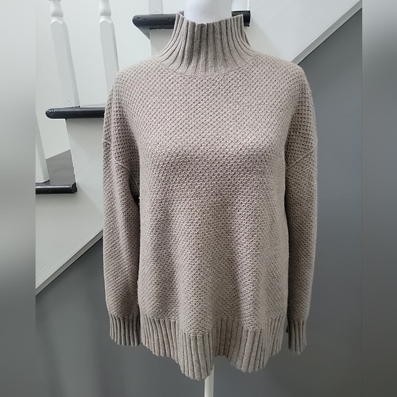 Everlane Cashmere Stroopwafel Turtleneck Sweater Size Small Heathered Sand Beige - Picture 3 of 7